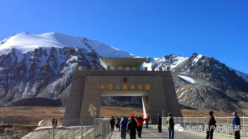 色达旅行：朝圣者的圣地